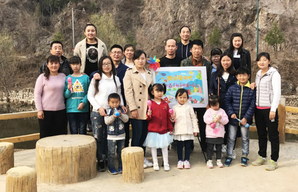 紙罐定制廠家軍興溢美相親相愛(ài)一家人古北水鎮(zhèn)春游啦 紙罐定制廠家軍興溢美相親相愛(ài)一家人古北水鎮(zhèn)春游啦